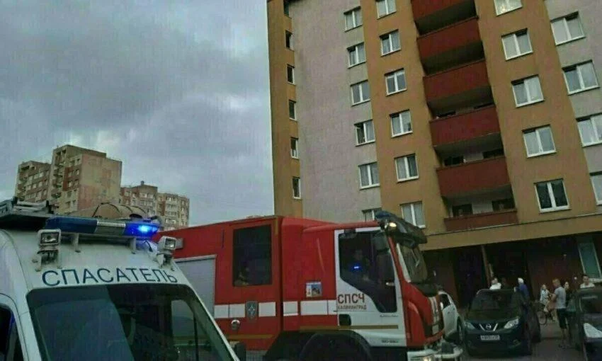 Лифт упал в многоквартирном доме на Сельме