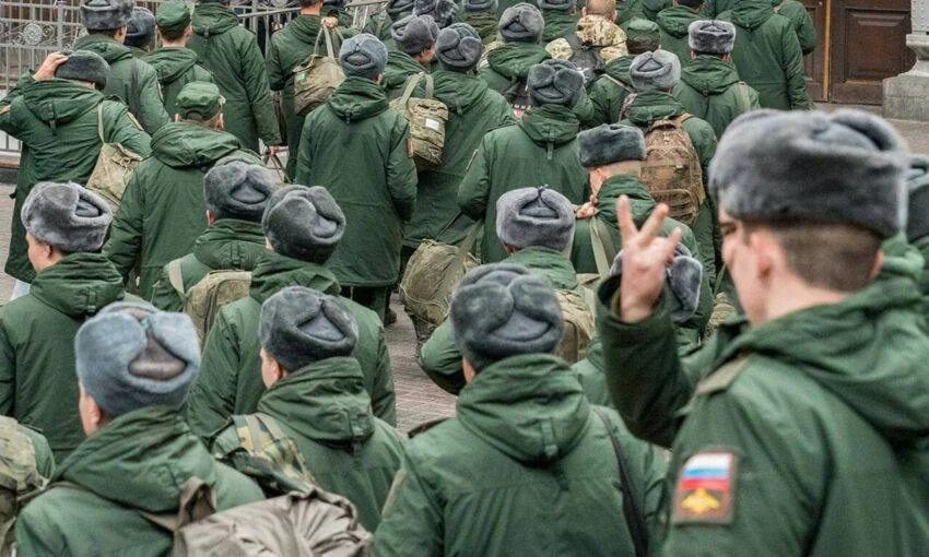 Призывать мужчин в армию хотят круглый год