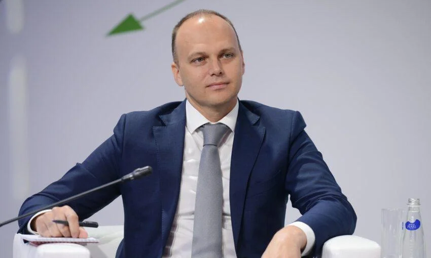 Беспрозванных обещал повысить зарплаты учителям и воспитателям, но так и не повысил