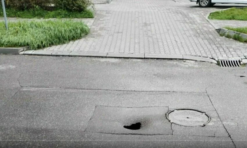 Асфальт провалился на улицах Ярославской и Воздушной