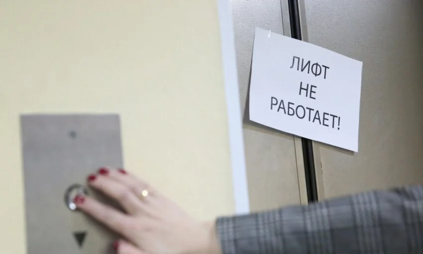 В&nbsp;Калининграде инвалид поднимается пешком на&nbsp;10‑й&nbsp;этаж после&nbsp;гемодиализа, потому что&nbsp;лифт не&nbsp;работает уже&nbsp;неделю