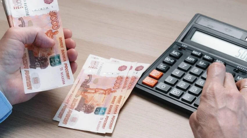 Зарплаты в Калининградской области рухнули на четверть